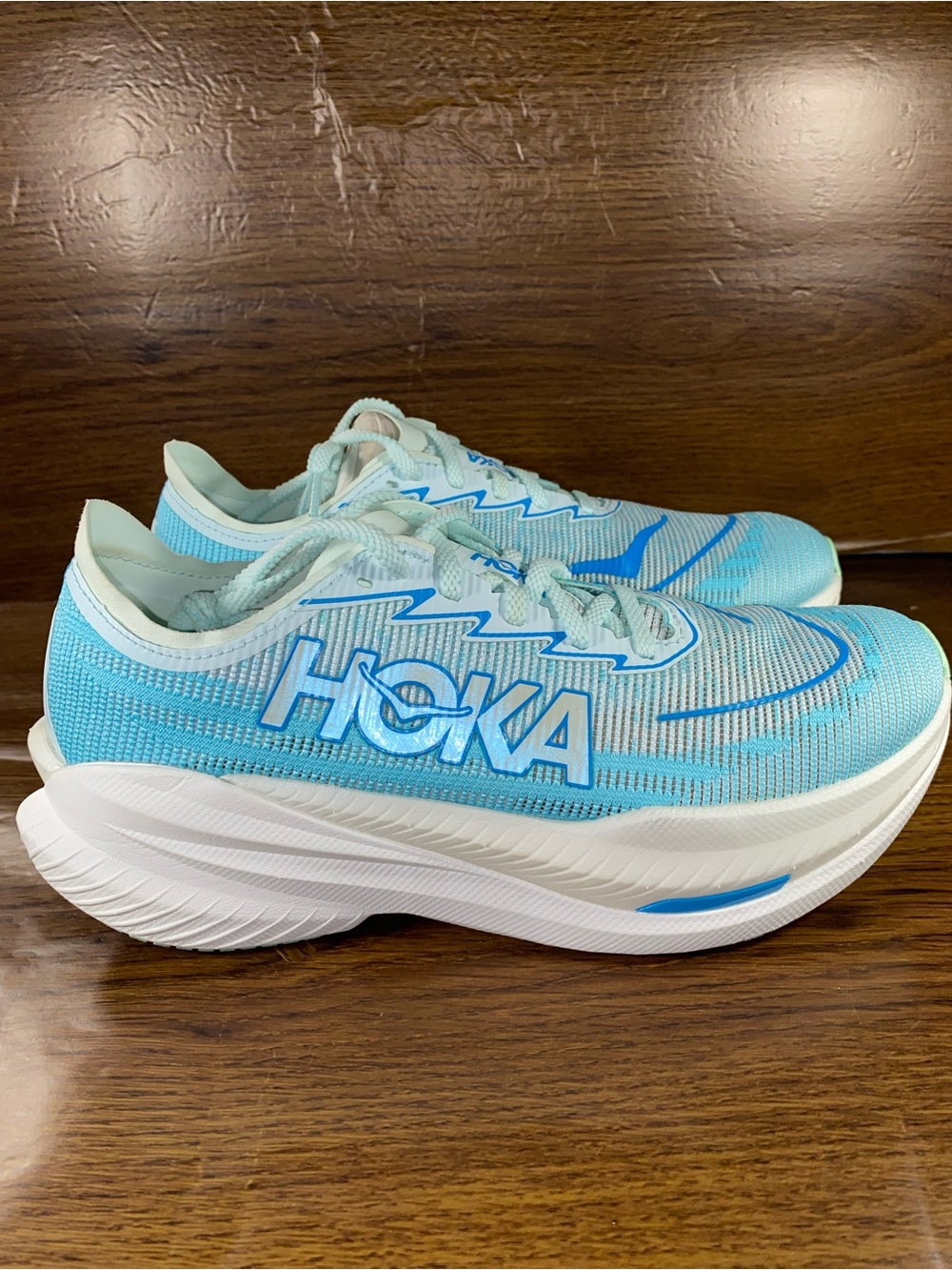 Hoka Mach x 2 women’s shoe size 9.5 read